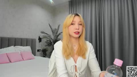 Snapshot of paradi_se chatting on 1, 2, 2026 Melena online show from 1, 2, 2026