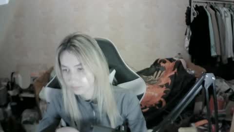 paradise_shade online show from 3, 12, 2025