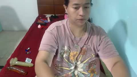 Snapshot of pareja_explosivasexx chatting on 2, 12, 2025 Luna online show from 2, 12, 2025