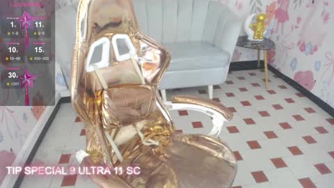 Snapshot of paris09_v chatting on 26, 2, 2025 PARIS online show from 26, 2, 2025