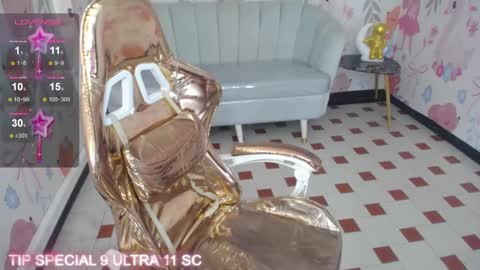 Snapshot of paris09_v chatting on 4, 3, 2025 PARIS online show from 4, 3, 2025