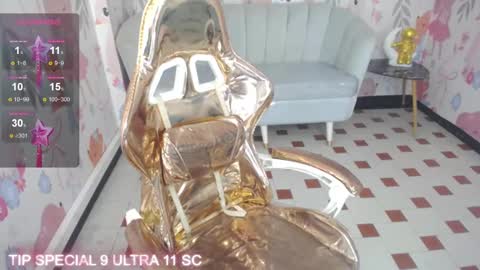 Snapshot of paris09_v chatting on 7, 3, 2025 PARIS online show from 7, 3, 2025