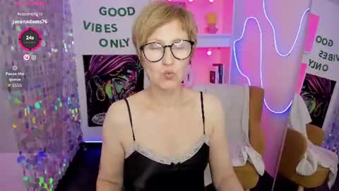 Snapshot of paris_cherry chatting on 26, 7, 2026 Paris online show from 26, 7, 2026