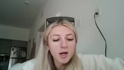 Snapshot of parisbaby2000 chatting on 10, 10, 2025 parisbaby2000 online show from 10, 10, 2025