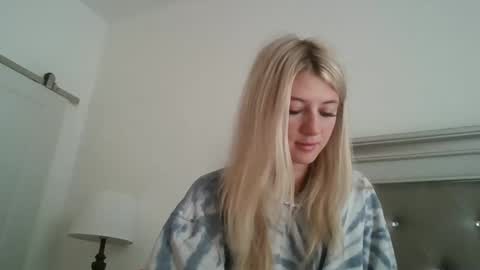 Snapshot of parisbaby2000 chatting on 21, 10, 2025 parisbaby2000 online show from 21, 10, 2025