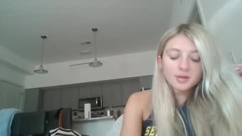 parisbaby2000 online show from 27, 10, 2025