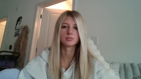 parisbaby2000 online show from 18, 11, 2025