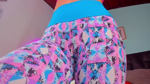 Snapshot of parisfox_ chatting on 25, 1, 2025 PARIS online show from 25, 1, 2025