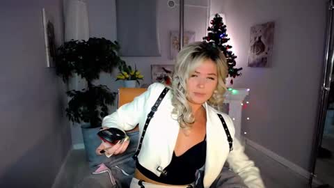 Snapshot of passionate_babe chatting on 14, 12, 2024 I have returned from vacation and I am glad to share my energy and emotions with you online show from 14, 12, 2024
