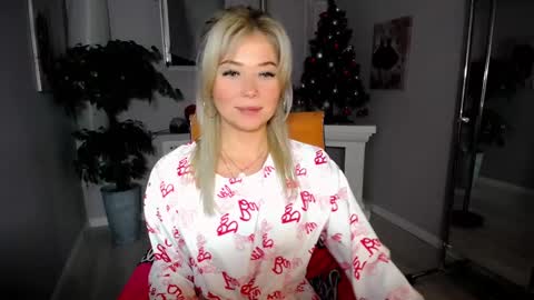 Snapshot of passionate_babe chatting on 29, 12, 2024 I have returned from vacation and I am glad to share my energy and emotions with you online show from 29, 12, 2024