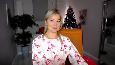 Snapshot of passionate_babe chatting on 29, 12, 2024 I have returned from vacation and I am glad to share my energy and emotions with you online show from 29, 12, 2024
