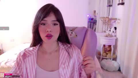 Snapshot of pau_cute chatting on 4, 7, 2026 Sofa online show from 4, 7, 2026