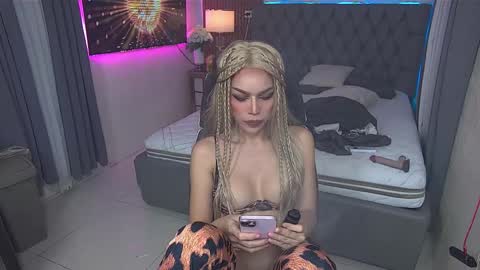 Snapshot of pau_kink95 chatting on 10, 2, 2025 Paula online show from 10, 2, 2025