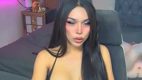 Snapshot of pau_kink95 chatting on 5, 3, 2025 Paula online show from 5, 3, 2025