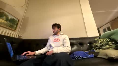 Snapshot of paul442386 chatting on 28, 4, 2026 paul442386 online show from 28, 4, 2026