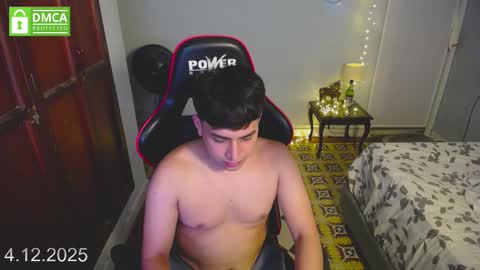 Snapshot of paul_crewe chatting on 4, 12, 2025 paul_crewe online show from 4, 12, 2025