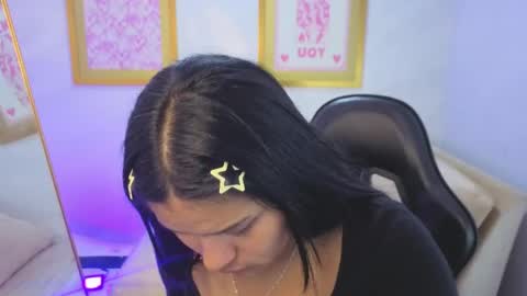 Snapshot of paulette_v chatting on 19, 5, 2026 Live 800am 200pm COLOMBIAN HOUR online show from 19, 5, 2026