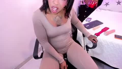 Snapshot of pauline_fox chatting on 13, 6, 2026 Pauline online show from 13, 6, 2026