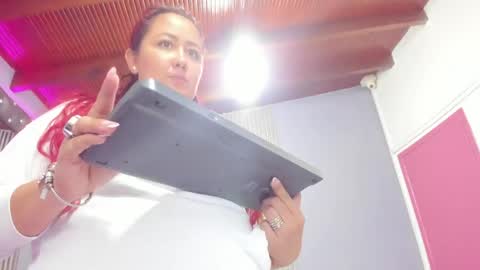 Snapshot of paulinna_curvy chatting on 18, 4, 2026 paulinna_curvy online show from 18, 4, 2026