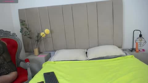 Snapshot of paultte chatting on 15, 11, 2025 paultte online show from 15, 11, 2025