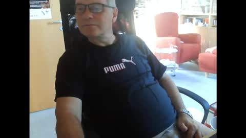 Snapshot of pavlovsdog2006 chatting on 13, 11, 2025 Pavlov aka Peter online show from 13, 11, 2025