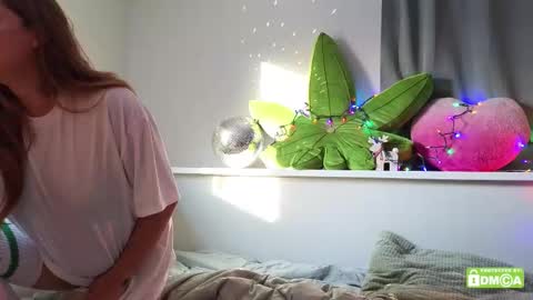 Snapshot of peaceofmae chatting on 17, 12, 2025 online show from 17, 12, 2025