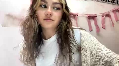 Snapshot of peachesncreampiezz chatting on 23, 5, 2026 peachesncreampiezz online show from 23, 5, 2026