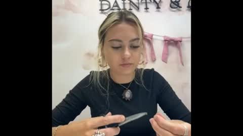 peachesncreampiezz online show from 10, 7, 2026