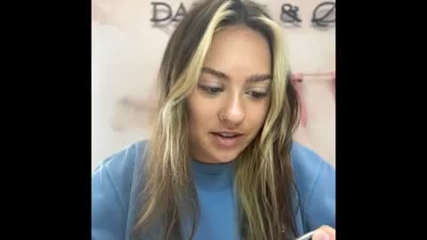 peachesncreampiezz online show from 17, 7, 2026