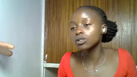 Snapshot of peachy_ebony chatting on 17, 11, 2025 peachy_ebony online show from 17, 11, 2025