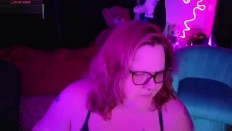 Peachy Nessa online show from 23, 3, 2026