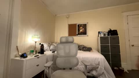 PeachyObsession online show from 7, 4, 2026