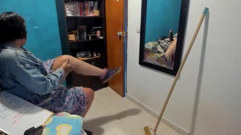 Tangerine Penaut online show from 15, 12, 2025