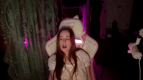 Snapshot of pearlprincess_ chatting on 22, 4, 2026 Adelina online show from 22, 4, 2026