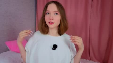 pearly_peach_ online show from 23, 4, 2026
