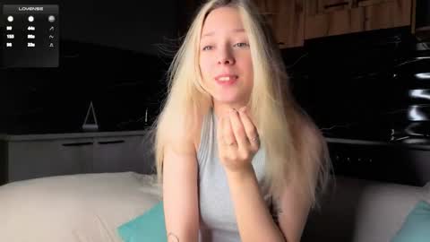 Snapshot of peek_in_my_window chatting on 16, 12, 2025 tony online show from 16, 12, 2025