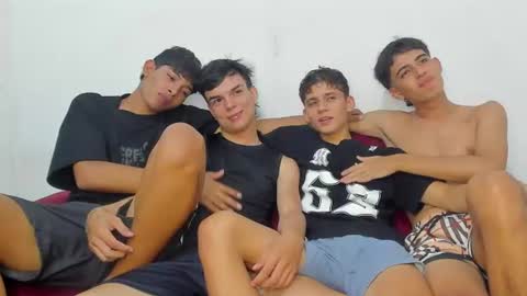Snapshot of pelusos_mens chatting on 23, 7, 2026 CAIN-19 ALLEN-18 RONALD-18 AUSTIN-18 MOD DANTE online show from 23, 7, 2026