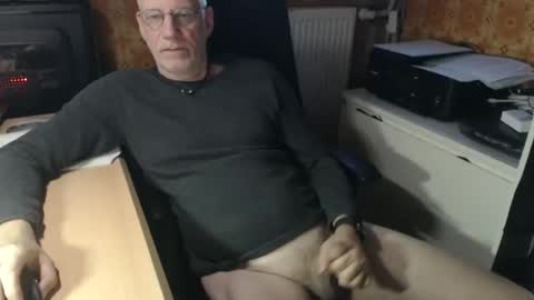 Snapshot of pemue65 chatting on 12, 11, 2025 Pemue65 online show from 12, 11, 2025