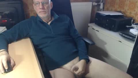 Snapshot of pemue65 chatting on 14, 11, 2025 Pemue65 online show from 14, 11, 2025