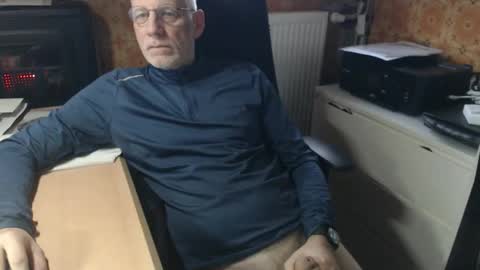 Snapshot of pemue65 chatting on 28, 11, 2025 Pemue65 online show from 28, 11, 2025