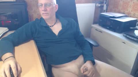 Snapshot of pemue65 chatting on 1, 12, 2025 Pemue65 online show from 1, 12, 2025