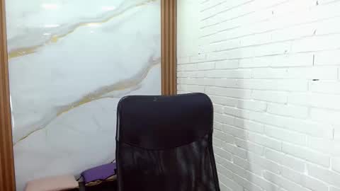 Penelopee Rouse online show from 14, 12, 2025