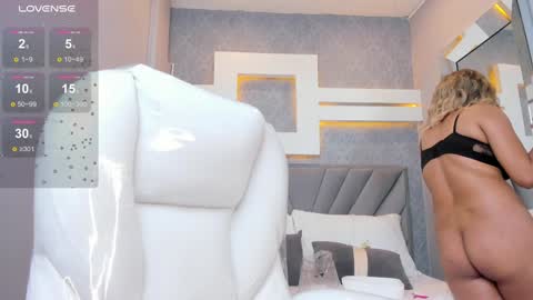 Snapshot of perlaevansx chatting on 12, 12, 2024 PERLA online show from 12, 12, 2024