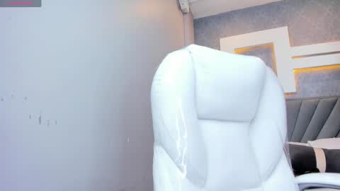 Snapshot of perlaevansx chatting on 16, 12, 2024 PERLA online show from 16, 12, 2024