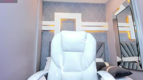 Snapshot of perlaevansx chatting on 19, 12, 2024 PERLA online show from 19, 12, 2024