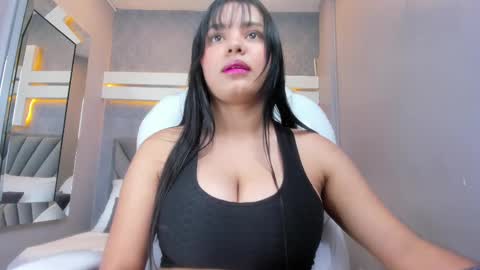 Snapshot of perlaevansx chatting on 14, 2, 2025 PERLA online show from 14, 2, 2025