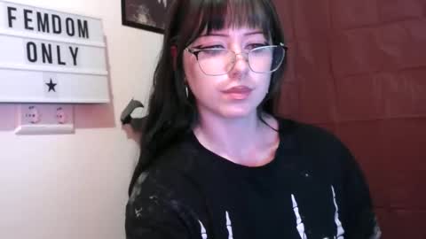 Snapshot of persephones_garden chatting on 29, 4, 2026 Persephone online show from 29, 4, 2026