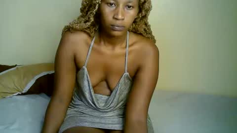 Snapshot of peru_queen chatting on 13, 4, 2026 peru_queen online show from 13, 4, 2026