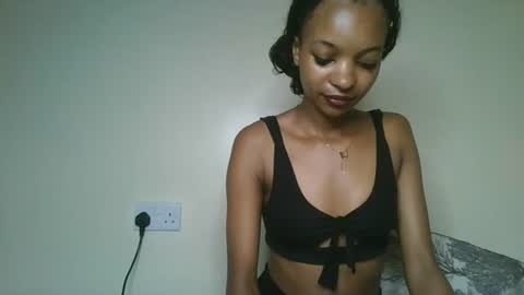 Snapshot of petal_palette chatting on 18, 6, 2026 Lolly online show from 18, 6, 2026