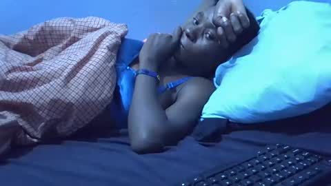 Snapshot of petite_bella21 chatting on 11, 4, 2026 petite_bella21 online show from 11, 4, 2026